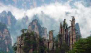  《湘往的生活 欢乐湖南行》张家界森林公园/ /天门山(玻璃栈道)/ 黄龙洞/茅沿河漂流/土司城/芙蓉镇/凤凰古城双卧六日游